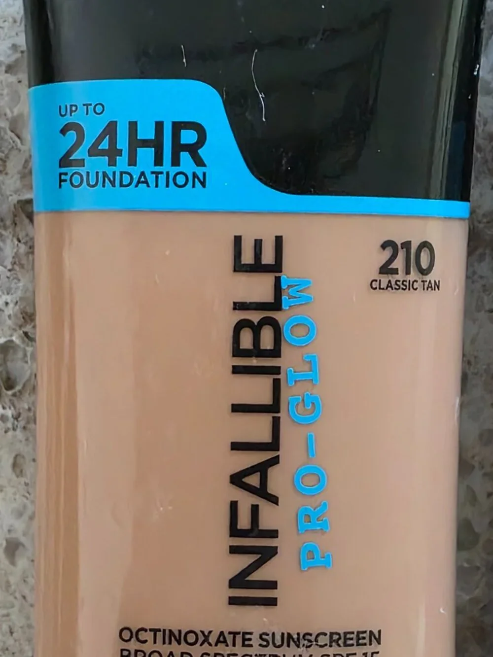 L'Oréal Infallible Pro-Glow Foundation 210 Classic Tan Lot of 2 New